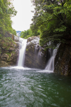 山泉 瀑布 池塘