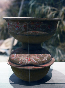 汉代彩绘陶罐
