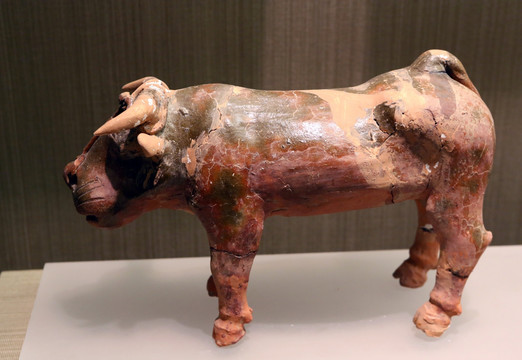 汉代褐釉陶牛