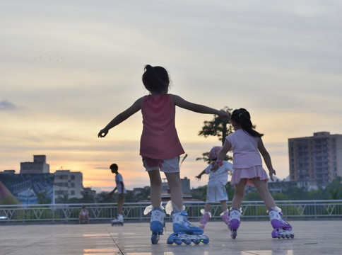 轮滑少年 小孩 轮滑 滑旱冰