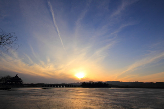 颐和园 昆明湖 十七孔桥 夕阳