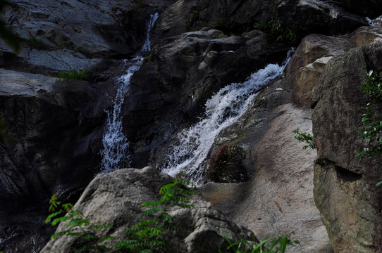 山涧溪水