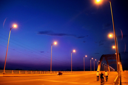 来宾市来华大桥夜景图