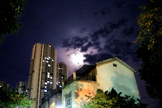 来宾市滨江园小区夜景图