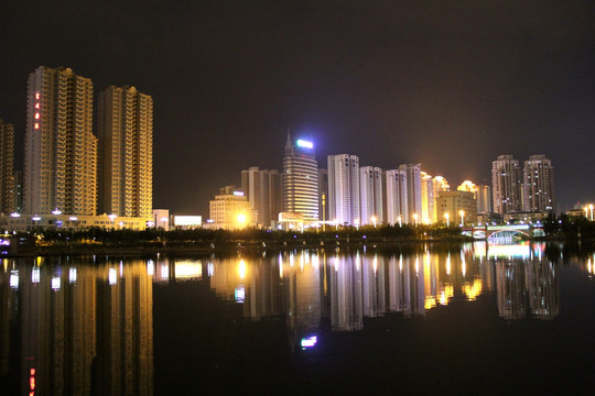来宾市桂中水城夜景图
