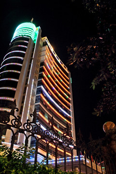 来宾市电视台大楼夜景图