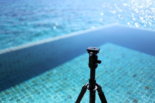 马尔代夫海边泳池景色