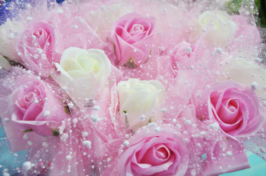浪漫美丽的粉色玫瑰花束