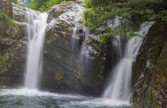 山泉 瀑布