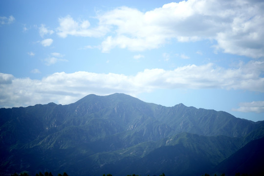 蓝天白云青山