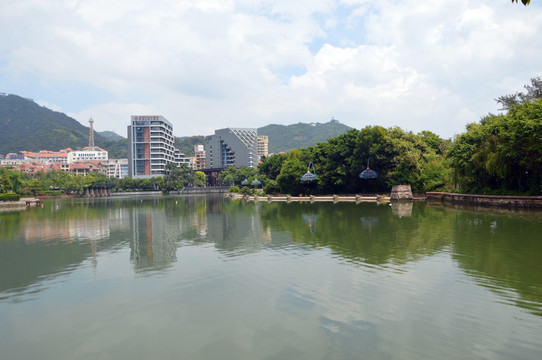 湖边 湖景 建筑物 现代建筑物