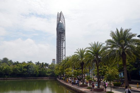 旅游景区 大梅沙 街道 人群