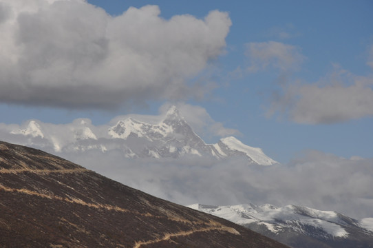 巴南嘎哇峰