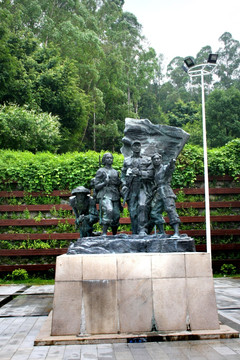 抗日红军雕像