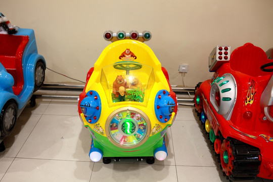 儿童游戏车
