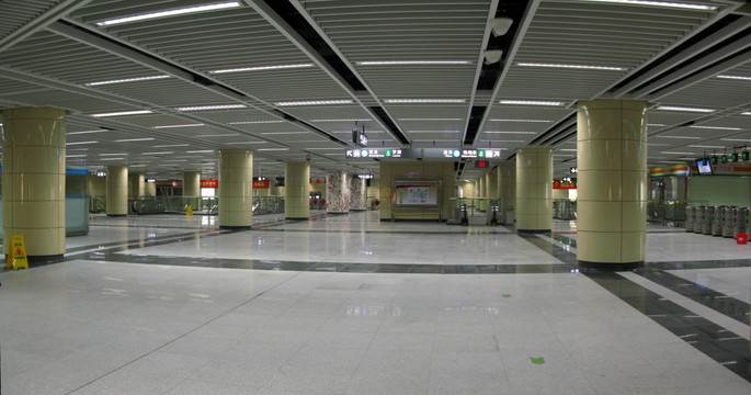 深圳地铁老街站下层站厅