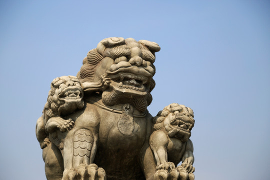 北京卢沟桥上的石狮子母子