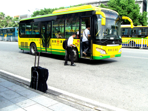 公共汽车