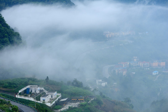 江堰紫坪铺乡村云雾