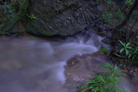 山涧流水