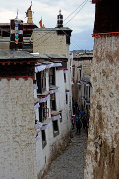 西藏的寺庙僧舍