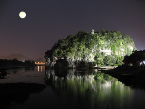 象鼻山月夜