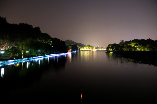 夜游杭州西湖 北山街 里西湖