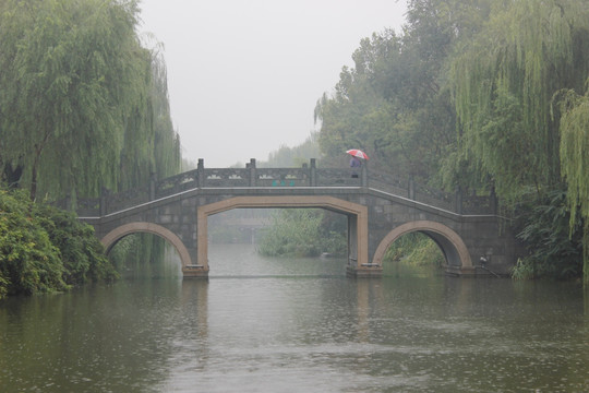 大明湖公园的石桥