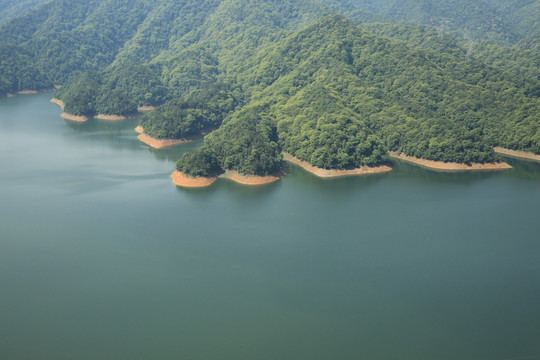 青山绿水湖泊风景