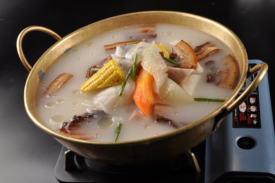 铁锅炖萝卜汤