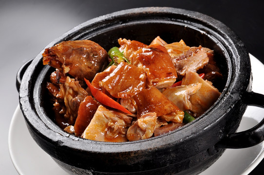砂锅酱香鸭