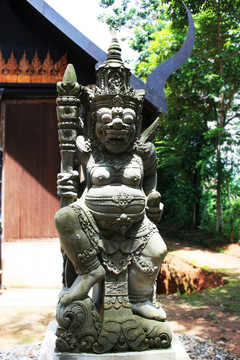 东南亚凶神恶煞雕塑