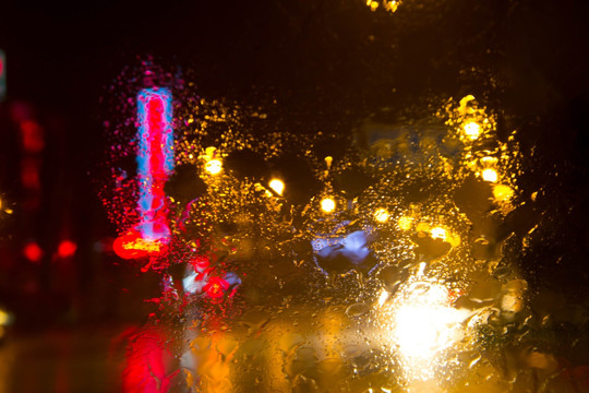 雨夜街景