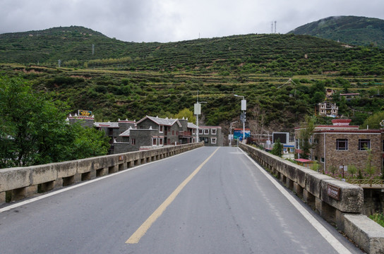 藏区公路 天路 红军桥