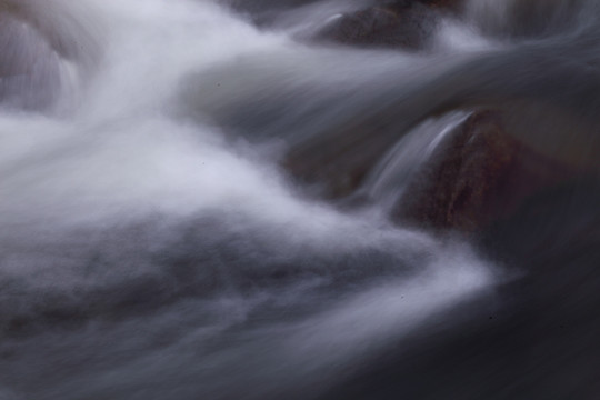 流水 溪流 小河 河流 苔藓
