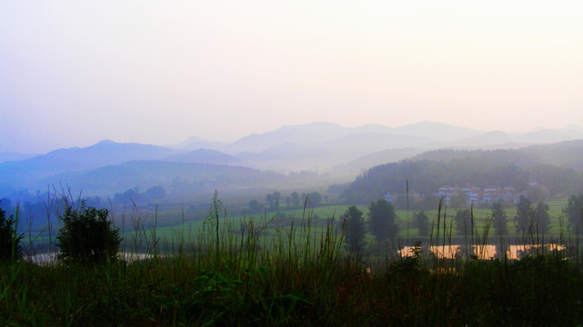 清晨的山