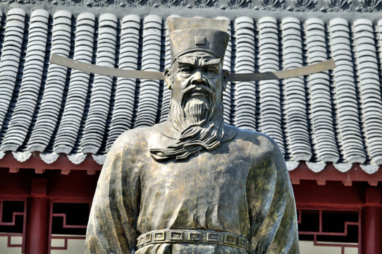 包拯像