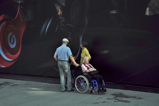 德国柏林街景 老人轮椅