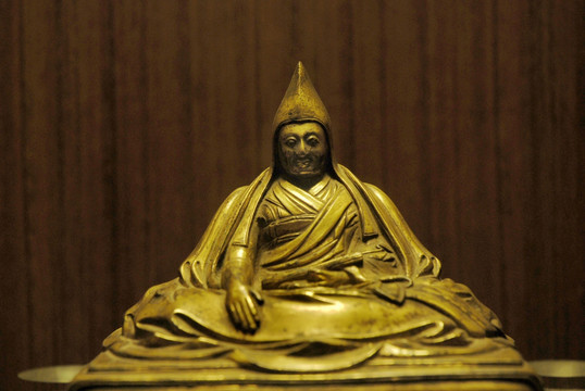 清铜鎏金达赖五世坐像