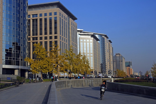秋天的北京东方广场
