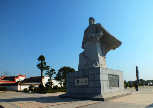 左崇棠塑像