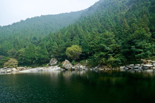 泰山彩石溪风光