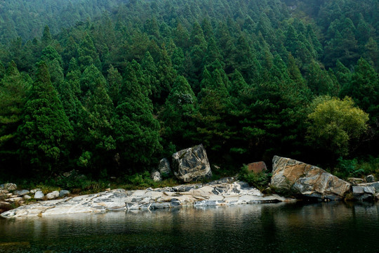 泰山彩石溪风光