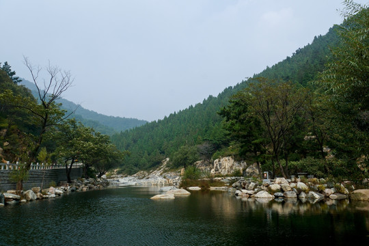 泰山彩石溪风光