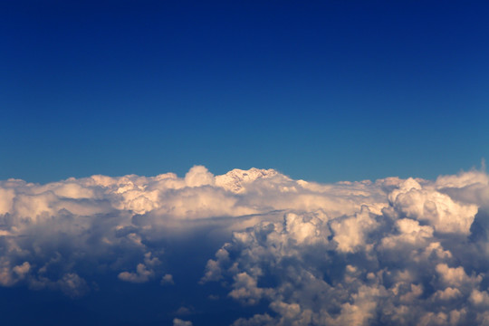 云端的喜马拉雅山脉