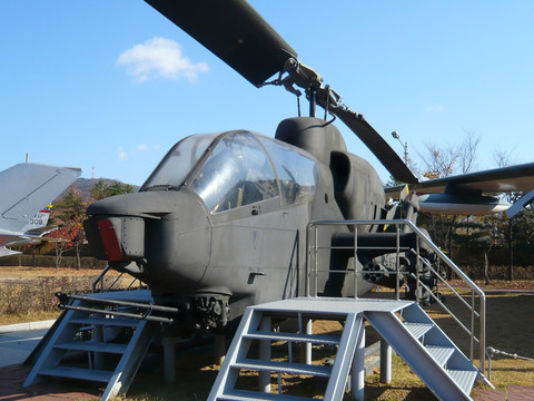 美国AH1眼镜蛇直升机