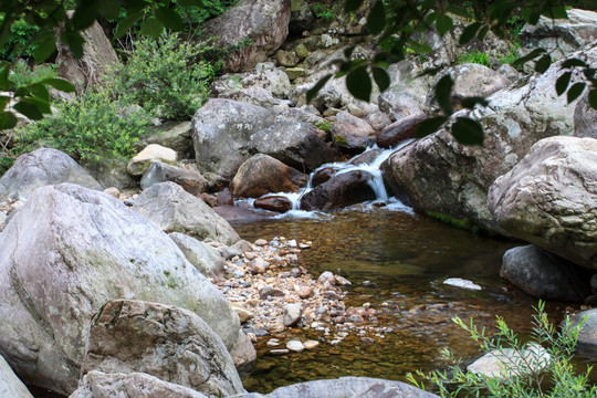 山中溪流清泉