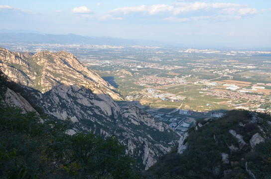 山与城市相连