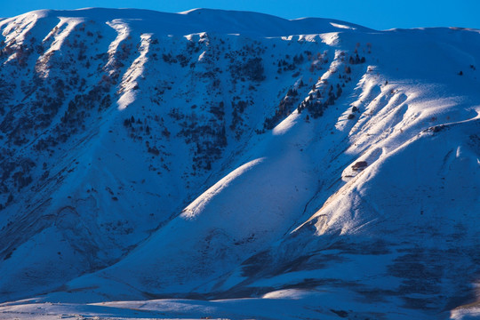山脉  雪山