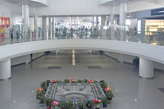 天津滨海国际机场候机厅内景